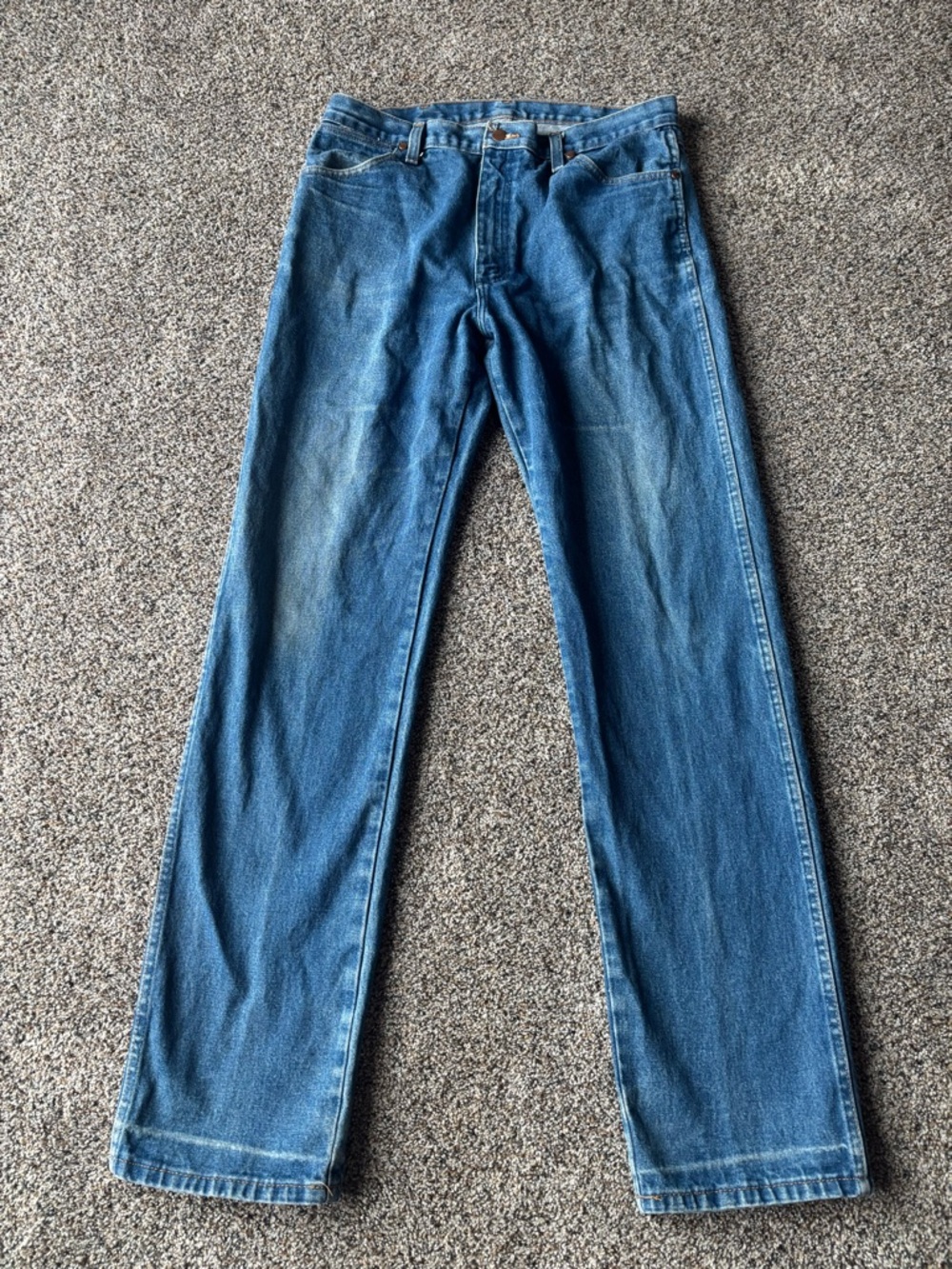 Wrangler Jeans Mens 35x30 Straight Leg Classic Fit Medium Wash Denim RN130273